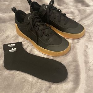 NWOT: Adidas by Stella McCartney Treino w/free pair is Adidas socks